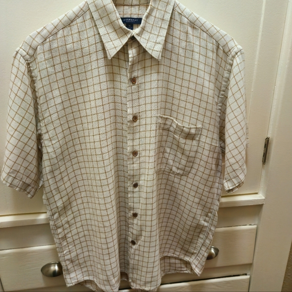 Men Burberry short sleeve shirt. - Picture 3 of 9